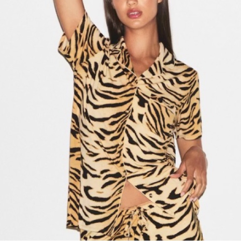 NWT Skims Sleep Short Sleeve Button Up Top